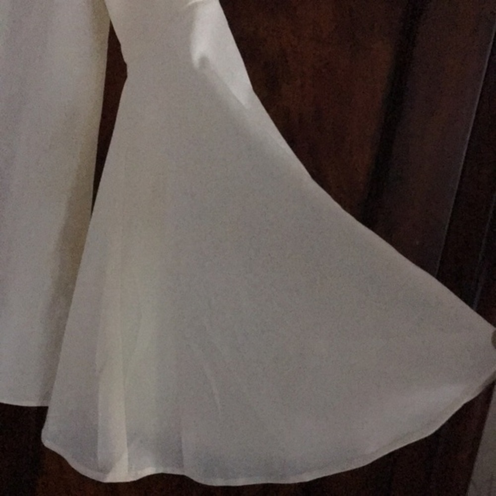 LOVE RICHE Ivory bell sleeves top - Picture 6 of 7